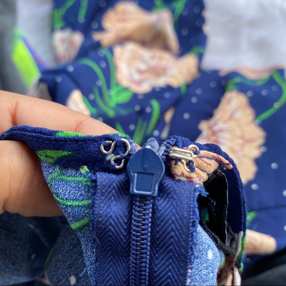 Forever21 blue floral romper size small - Picture 10 of 10